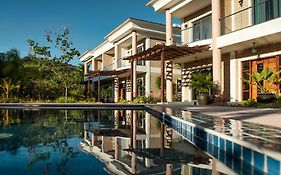 Isla Holiday Home